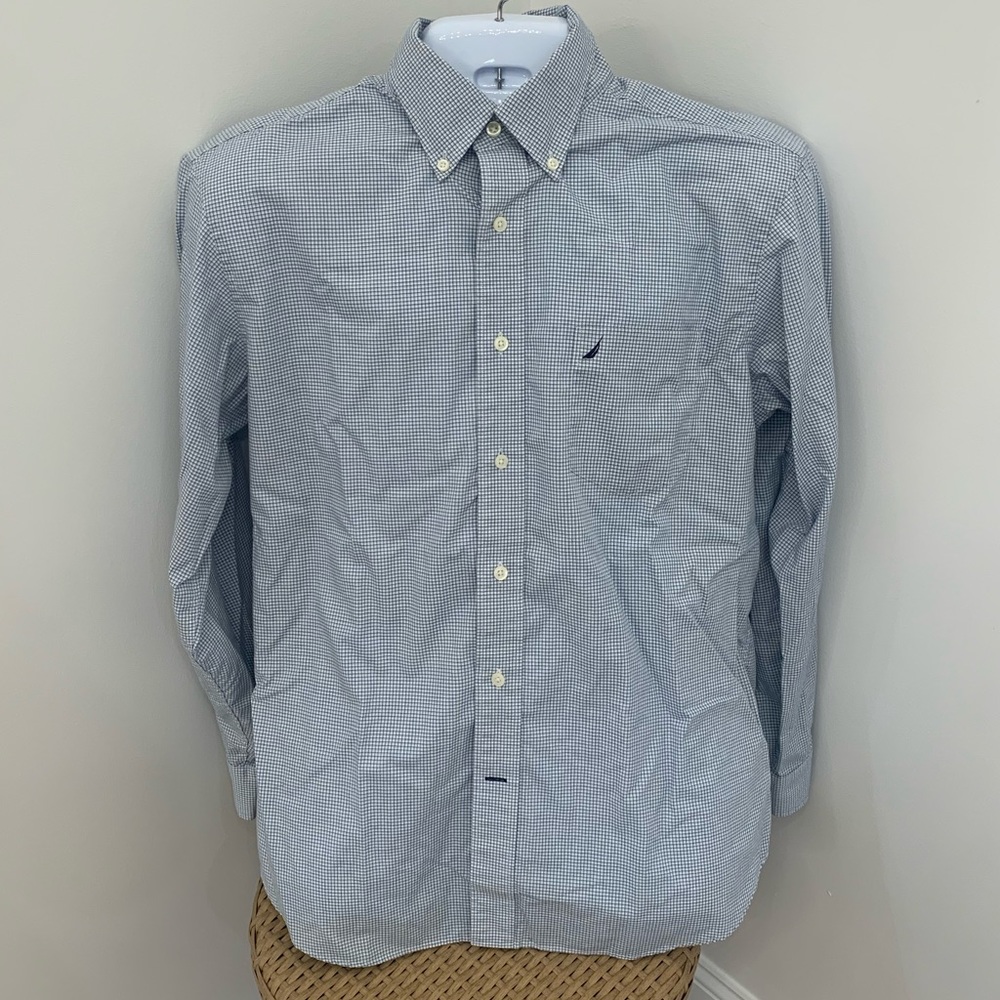 Nautica Wrinkle Resistant blue checkered button down long sleeve shirt